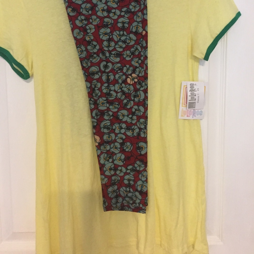 LulaRoe Outfit - Classic T XS & OS Leggings 🍎🍏